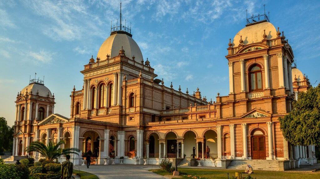  Noor Mahal historical places to visit in Pakistan