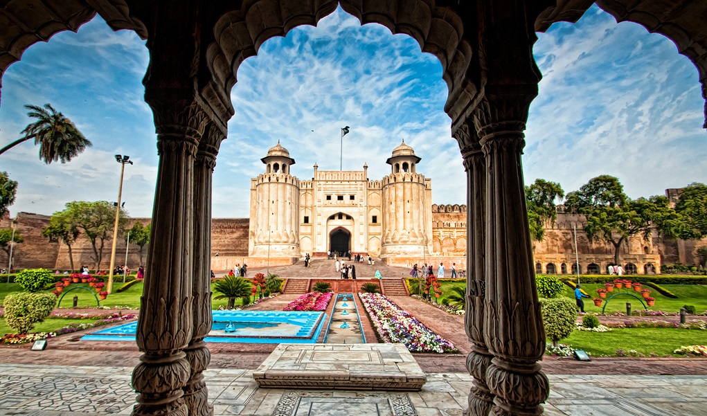 lahore fort - historical places in pakistan - ahgroup-pk